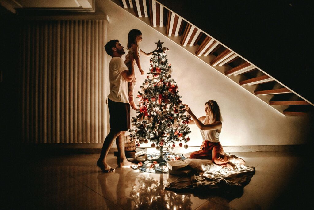 A family decorates their Christmas tree as they successfully navigate holiday anxiety. You too can find peace during the holidays in Therapy for Anxiety in Burbank, CA.